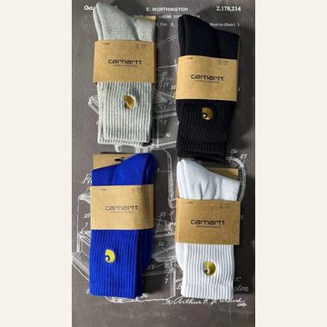 Ribbed socks in white, blue and black with small woven patches, in packaging